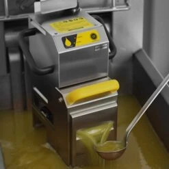 Tragbarer Frittierölfilter - 50 Liter/Minute - Für Max. 20 Liter Fritteusen -Koch Set Haus FOFTV50 room 1 f3d0