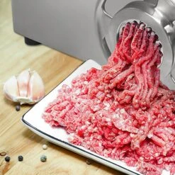 Elektrischer Fleischwolf - 350-400kg/h - 800 Watt 16 Elektrischer Fleischwolf - 350-400kg/h - 800 Watt -Koch Set Haus FWFC350 inuse 0c53