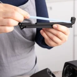 ZWILLING | V-Edge Messerschärfer 20 ZWILLING | V-Edge Messerschärfer -Koch Set Haus VEMZ inuse 2 3ca1