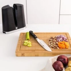 ZWILLING | V-Edge Messerschärfer 18 ZWILLING | V-Edge Messerschärfer -Koch Set Haus VEMZ room 6 231f